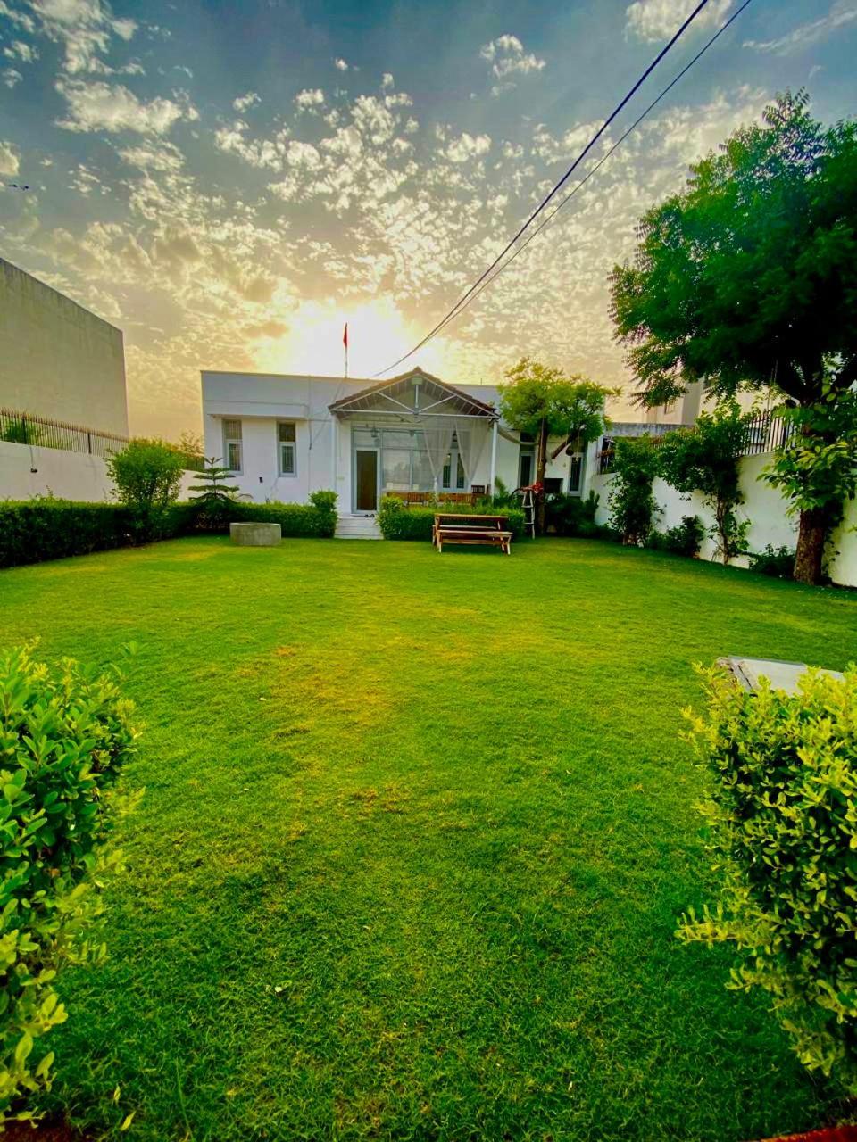 Solanki Farms & Pool Villa Garden Fully Private Dzsaipur Kültér fotó